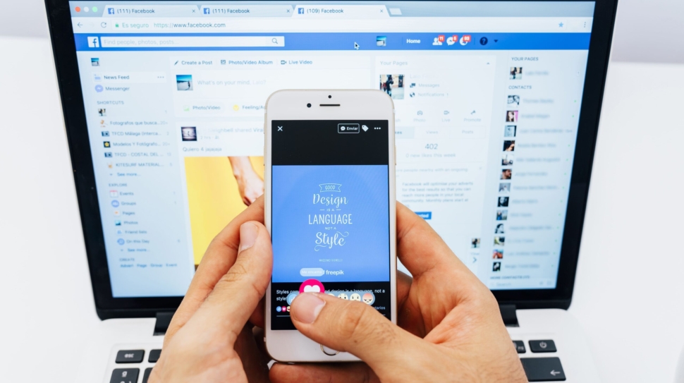 Blog 27 facebook-fan-s-hands-2